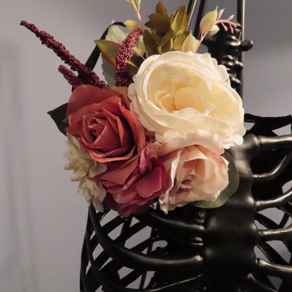 Hand Made - Beautiful - Black Skeleton Bust and Torso with Silk Flowers - Picture 5 of 6